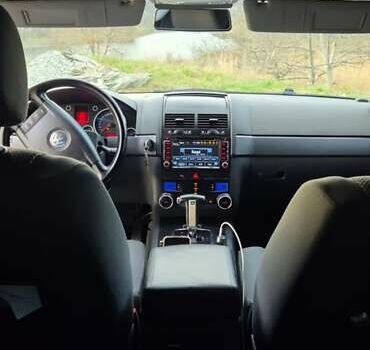 Черный Фольксваген Туарег, объемом двигателя 2.97 л и пробегом 343 тыс. км за 10000 $, фото 10 на Automoto.ua