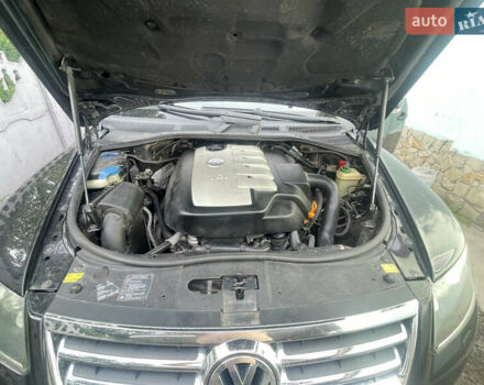 Черный Фольксваген Туарег, объемом двигателя 2.46 л и пробегом 330 тыс. км за 10500 $, фото 10 на Automoto.ua