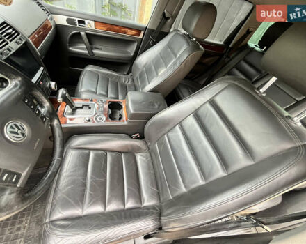 Чорний Фольксваген Туарег, об'ємом двигуна 3 л та пробігом 230 тис. км за 14000 $, фото 28 на Automoto.ua