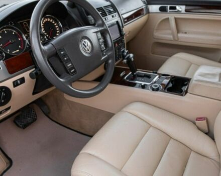 Чорний Фольксваген Туарег, об'ємом двигуна 3 л та пробігом 223 тис. км за 3384 $, фото 4 на Automoto.ua