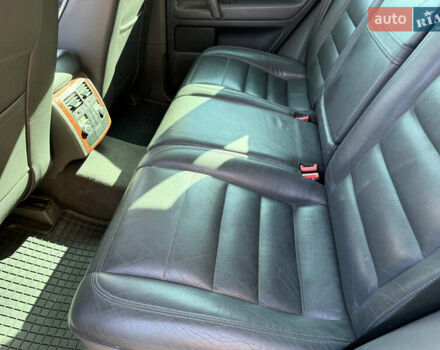 Черный Фольксваген Туарег, объемом двигателя 3 л и пробегом 340 тыс. км за 7500 $, фото 11 на Automoto.ua