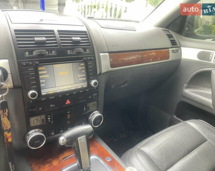 Черный Фольксваген Туарег, объемом двигателя 2.46 л и пробегом 330 тыс. км за 10500 $, фото 3 на Automoto.ua