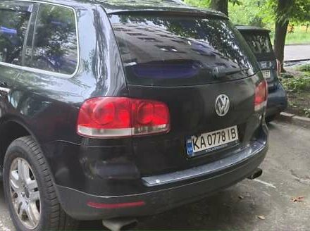 Черный Фольксваген Туарег, объемом двигателя 3.2 л и пробегом 360 тыс. км за 9500 $, фото 4 на Automoto.ua