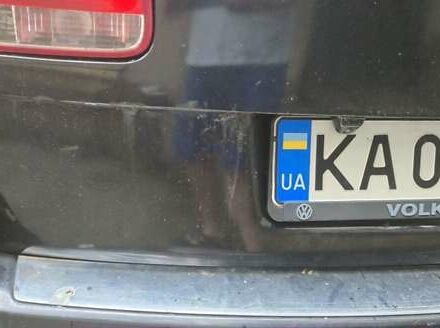 Черный Фольксваген Туарег, объемом двигателя 3.2 л и пробегом 360 тыс. км за 9500 $, фото 2 на Automoto.ua