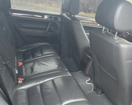 Чорний Фольксваген Туарег, об'ємом двигуна 2.5 л та пробігом 351 тис. км за 10000 $, фото 8 на Automoto.ua