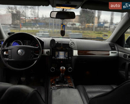 Черный Фольксваген Туарег, объемом двигателя 2.97 л и пробегом 421 тыс. км за 8000 $, фото 5 на Automoto.ua