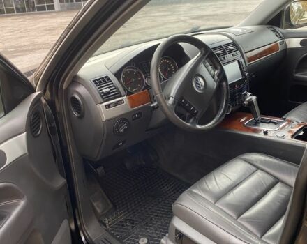 Чорний Фольксваген Туарег, об'ємом двигуна 3 л та пробігом 300 тис. км за 8500 $, фото 7 на Automoto.ua