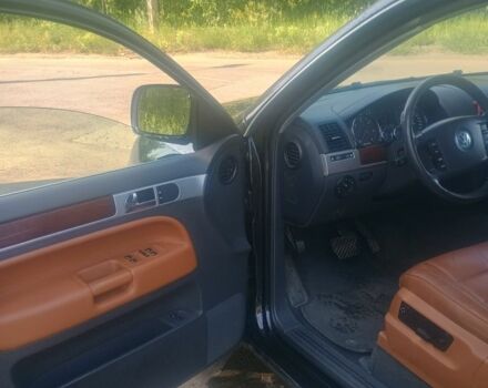 Черный Фольксваген Туарег, объемом двигателя 2.5 л и пробегом 271 тыс. км за 6000 $, фото 5 на Automoto.ua