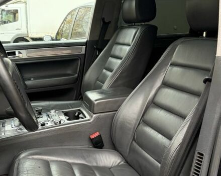 Чорний Фольксваген Туарег, об'ємом двигуна 5 л та пробігом 300 тис. км за 4700 $, фото 9 на Automoto.ua