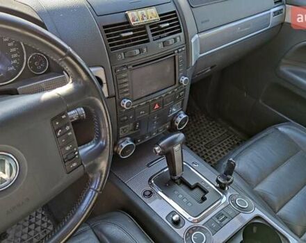 Чорний Фольксваген Туарег, об'ємом двигуна 3 л та пробігом 365 тис. км за 10700 $, фото 12 на Automoto.ua