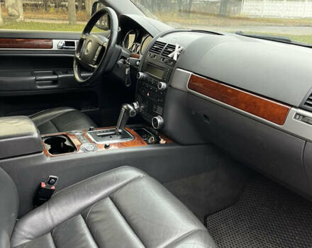 Черный Фольксваген Туарег, объемом двигателя 2.97 л и пробегом 301 тыс. км за 8950 $, фото 9 на Automoto.ua