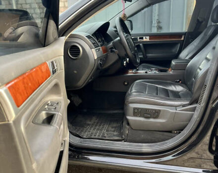 Чорний Фольксваген Туарег, об'ємом двигуна 3 л та пробігом 230 тис. км за 14000 $, фото 21 на Automoto.ua