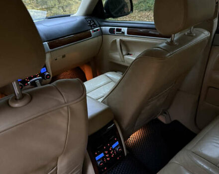 Чорний Фольксваген Туарег, об'ємом двигуна 4.2 л та пробігом 366 тис. км за 8500 $, фото 12 на Automoto.ua