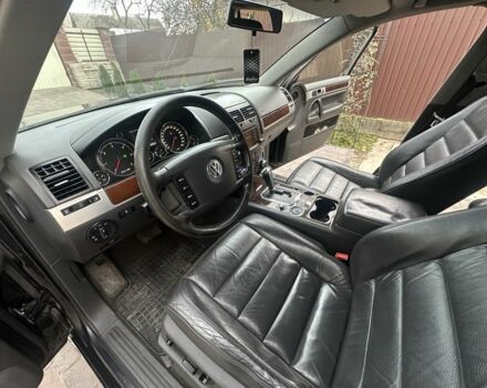 Черный Фольксваген Туарег, объемом двигателя 3 л и пробегом 490 тыс. км за 5700 $, фото 7 на Automoto.ua