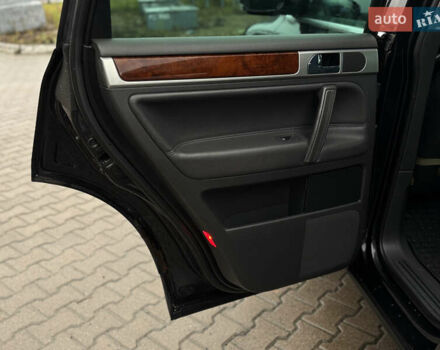 Черный Фольксваген Туарег, объемом двигателя 2.97 л и пробегом 421 тыс. км за 8000 $, фото 9 на Automoto.ua