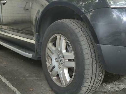 Черный Фольксваген Туарег, объемом двигателя 3.2 л и пробегом 360 тыс. км за 9500 $, фото 7 на Automoto.ua