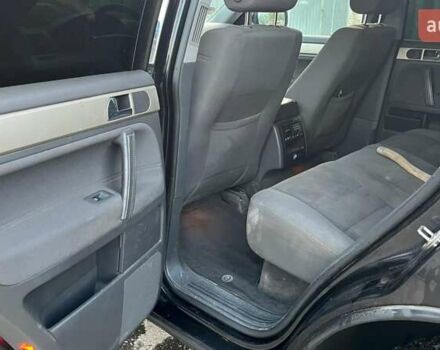 Черный Фольксваген Туарег, объемом двигателя 3 л и пробегом 260 тыс. км за 6000 $, фото 5 на Automoto.ua