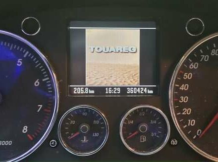 Черный Фольксваген Туарег, объемом двигателя 3.2 л и пробегом 360 тыс. км за 9500 $, фото 6 на Automoto.ua