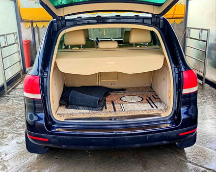 Черный Фольксваген Туарег, объемом двигателя 3.2 л и пробегом 318 тыс. км за 4950 $, фото 4 на Automoto.ua