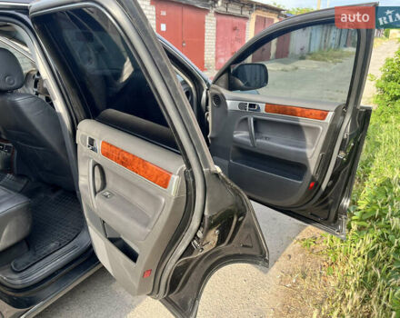 Чорний Фольксваген Туарег, об'ємом двигуна 3 л та пробігом 230 тис. км за 14000 $, фото 29 на Automoto.ua