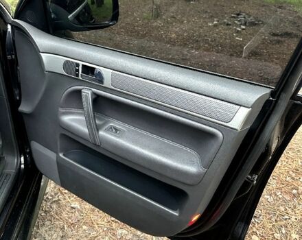 Черный Фольксваген Туарег, объемом двигателя 3 л и пробегом 337 тыс. км за 11000 $, фото 6 на Automoto.ua