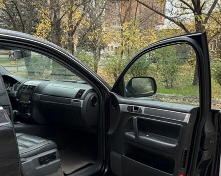 Чорний Фольксваген Туарег, об'ємом двигуна 5 л та пробігом 300 тис. км за 4700 $, фото 15 на Automoto.ua