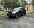 Черный Фольксваген Туарег, объемом двигателя 5 л и пробегом 300 тыс. км за 3000 $, фото 2 на Automoto.ua