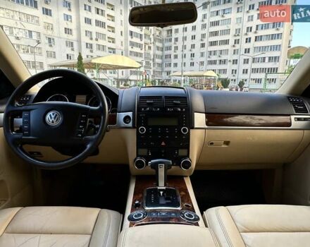 Черный Фольксваген Туарег, объемом двигателя 3.2 л и пробегом 165 тыс. км за 9999 $, фото 15 на Automoto.ua