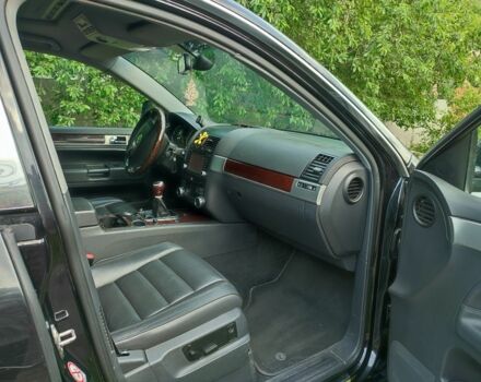 Черный Фольксваген Туарег, объемом двигателя 2.5 л и пробегом 332 тыс. км за 9500 $, фото 3 на Automoto.ua