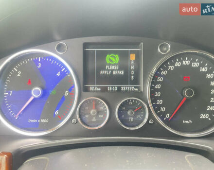 Черный Фольксваген Туарег, объемом двигателя 2.46 л и пробегом 330 тыс. км за 10500 $, фото 2 на Automoto.ua