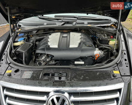 Черный Фольксваген Туарег, объемом двигателя 2.97 л и пробегом 301 тыс. км за 8950 $, фото 1 на Automoto.ua