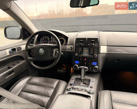 Черный Фольксваген Туарег, объемом двигателя 4.9 л и пробегом 340 тыс. км за 6900 $, фото 66 на Automoto.ua