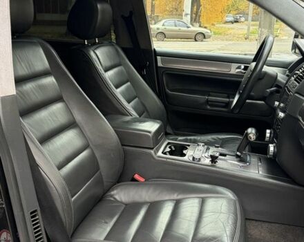 Чорний Фольксваген Туарег, об'ємом двигуна 5 л та пробігом 300 тис. км за 4700 $, фото 16 на Automoto.ua