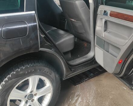 Чорний Фольксваген Туарег, об'ємом двигуна 2.5 л та пробігом 300 тис. км за 5500 $, фото 3 на Automoto.ua