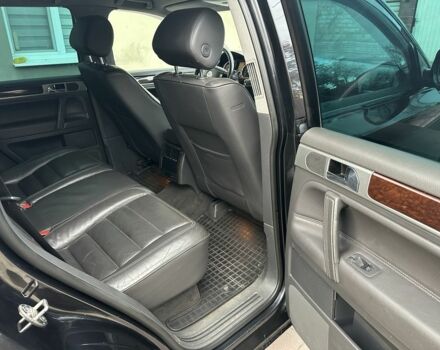 Черный Фольксваген Туарег, объемом двигателя 3 л и пробегом 490 тыс. км за 5700 $, фото 4 на Automoto.ua