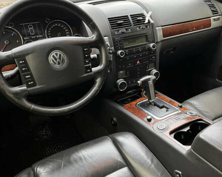 Черный Фольксваген Туарег, объемом двигателя 2.97 л и пробегом 301 тыс. км за 8950 $, фото 8 на Automoto.ua