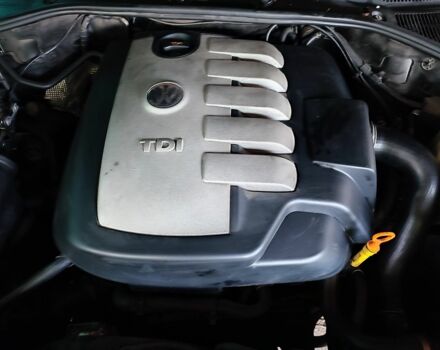 Черный Фольксваген Туарег, объемом двигателя 2.5 л и пробегом 332 тыс. км за 9500 $, фото 6 на Automoto.ua