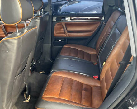 Черный Фольксваген Туарег, объемом двигателя 4.92 л и пробегом 350 тыс. км за 6500 $, фото 8 на Automoto.ua