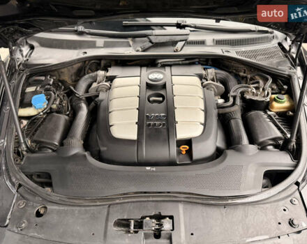 Черный Фольксваген Туарег, объемом двигателя 4.9 л и пробегом 340 тыс. км за 6900 $, фото 90 на Automoto.ua