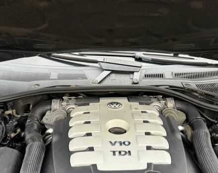 Чорний Фольксваген Туарег, об'ємом двигуна 5 л та пробігом 300 тис. км за 4700 $, фото 19 на Automoto.ua