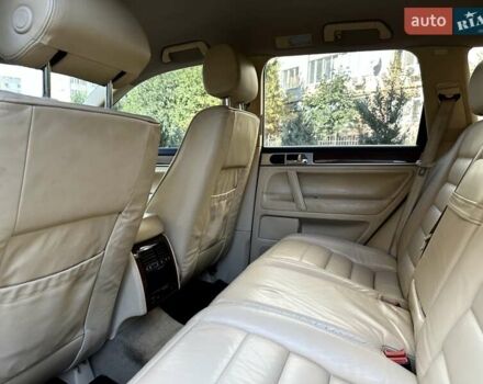 Черный Фольксваген Туарег, объемом двигателя 3.2 л и пробегом 165 тыс. км за 9999 $, фото 12 на Automoto.ua