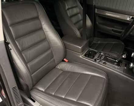 Черный Фольксваген Туарег, объемом двигателя 4.9 л и пробегом 340 тыс. км за 6900 $, фото 71 на Automoto.ua