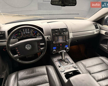 Черный Фольксваген Туарег, объемом двигателя 4.9 л и пробегом 340 тыс. км за 6900 $, фото 54 на Automoto.ua