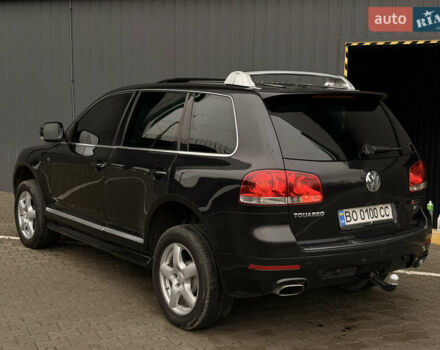 Черный Фольксваген Туарег, объемом двигателя 4.9 л и пробегом 340 тыс. км за 6900 $, фото 77 на Automoto.ua