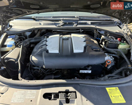 Черный Фольксваген Туарег, объемом двигателя 3 л и пробегом 340 тыс. км за 7500 $, фото 26 на Automoto.ua