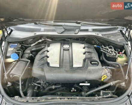 Чорний Фольксваген Туарег, об'ємом двигуна 3 л та пробігом 230 тис. км за 14000 $, фото 34 на Automoto.ua