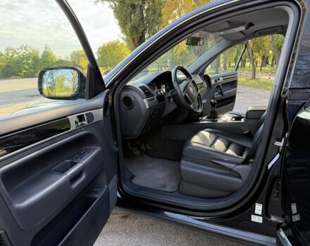 Черный Фольксваген Туарег, объемом двигателя 2.5 л и пробегом 232 тыс. км за 5950 $, фото 13 на Automoto.ua