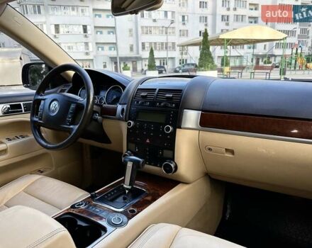 Черный Фольксваген Туарег, объемом двигателя 3.2 л и пробегом 165 тыс. км за 9999 $, фото 11 на Automoto.ua