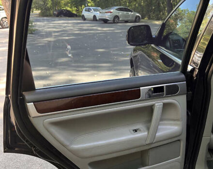 Чорний Фольксваген Туарег, об'ємом двигуна 3 л та пробігом 280 тис. км за 11000 $, фото 4 на Automoto.ua