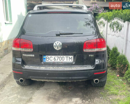 Черный Фольксваген Туарег, объемом двигателя 2.46 л и пробегом 330 тыс. км за 10500 $, фото 7 на Automoto.ua